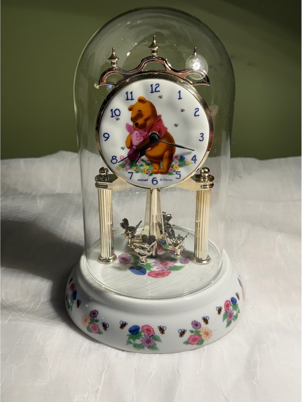 Disney Winnie the Pooh Piglet Fantasma Clock Glass Dome